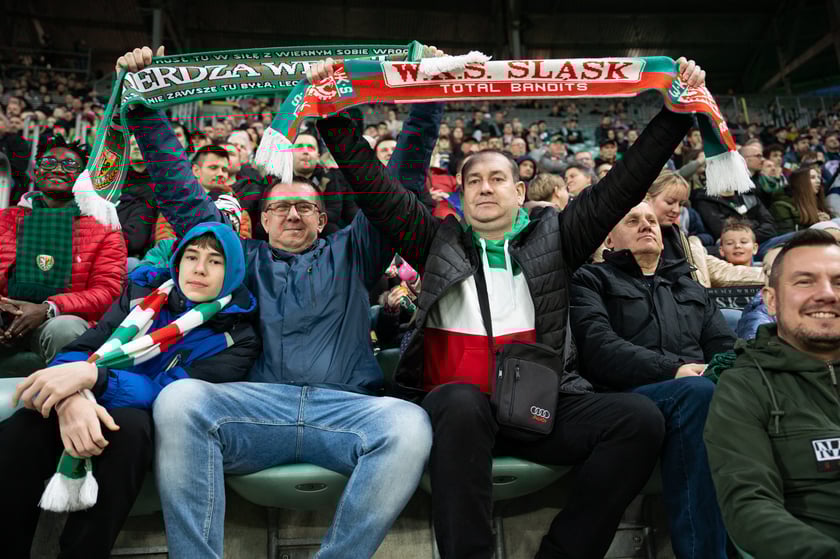 Kibice na meczu Śląska z Widzewem (2 marca 2024) na Tarczyński Arenie